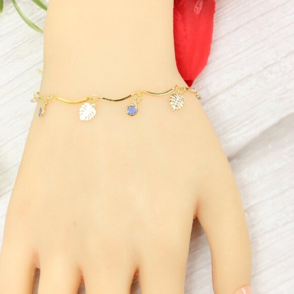 "Trendy Handmade Bracelet – A Thoughtful Gift for Girls & Women | UNVRC1011 - Picture 8 of 10